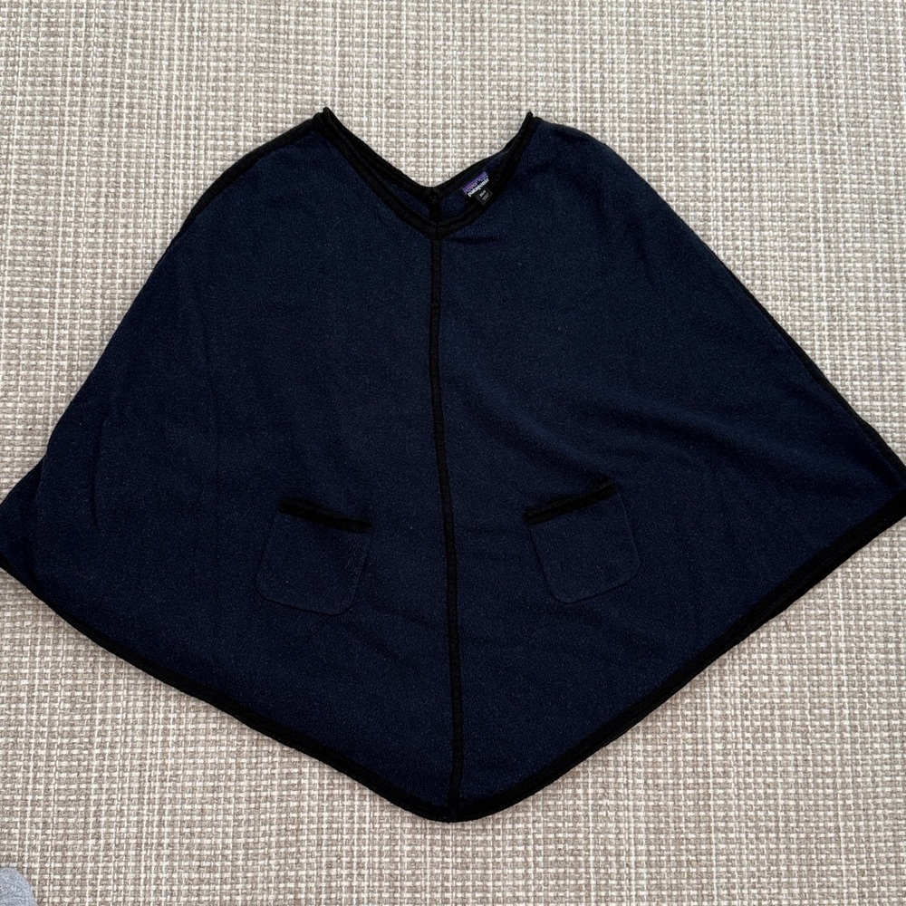 Patagonia Navy and Black Knit cape womens XS/S